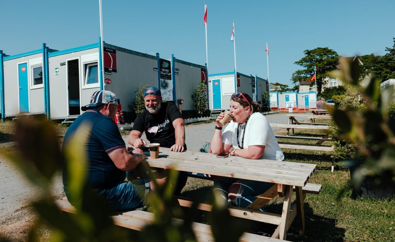 Iomtt Village At Isle Of Man Tt Douglas Buitenkant foto