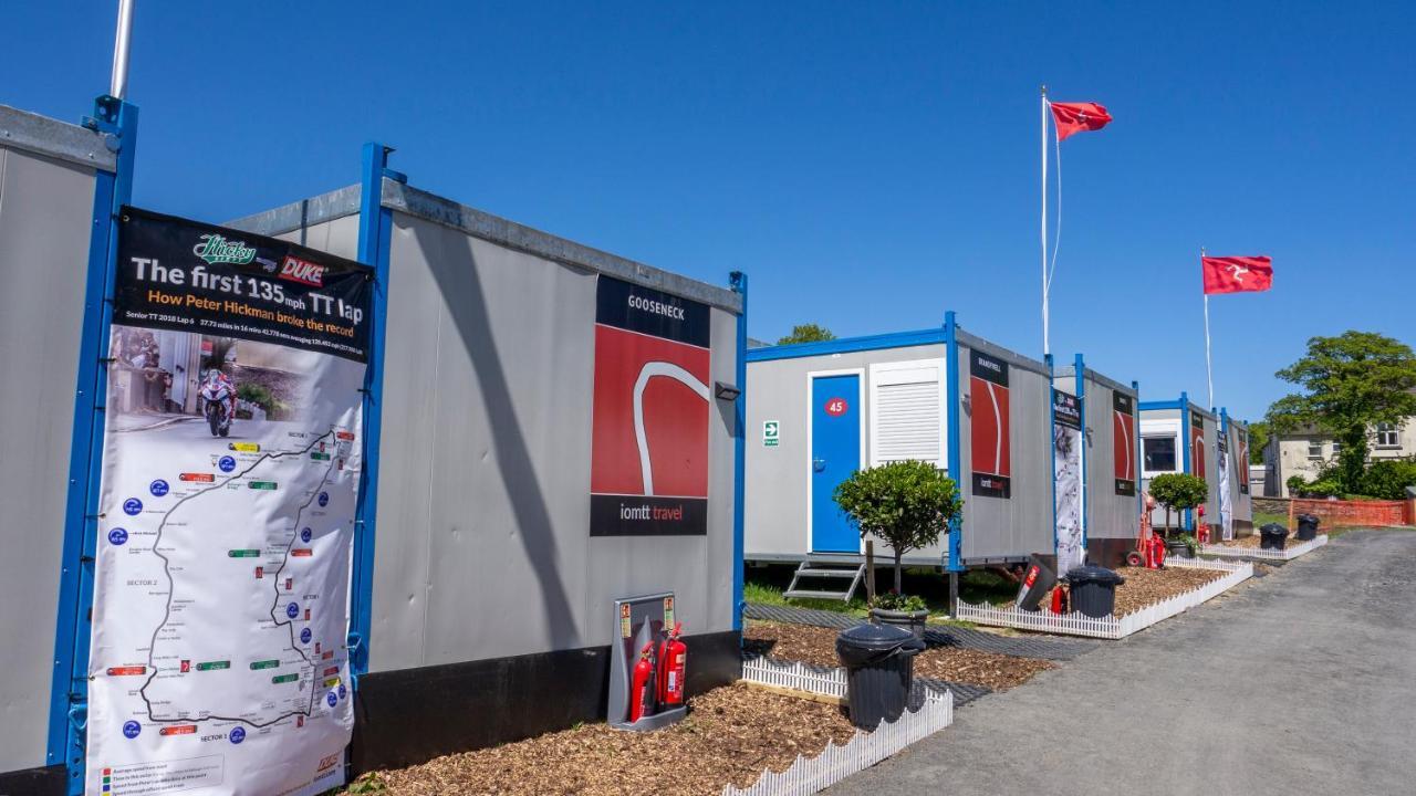 Iomtt Village At Isle Of Man Tt Douglas Buitenkant foto